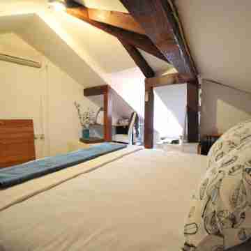 Apartment Flower Rooms