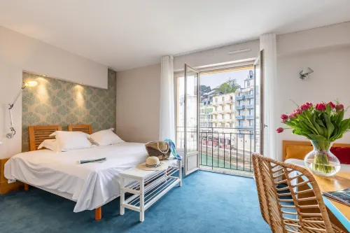 Hôtel de La Vallée Hotels in Dinard