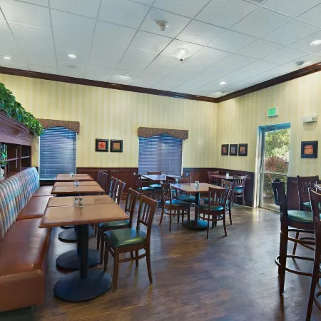 Oxford Suites Pendleton