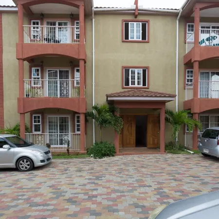 New Kingston Guest Apt at Fairway