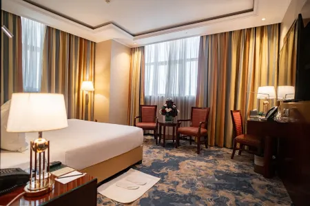 Emaar Royal Hotel Отели рядом с достопримечательностью «Масджид Ал-Киблатейн»