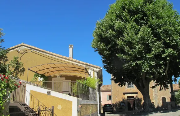 盧卡德萊恩斯酒店