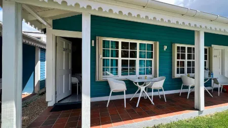 Talk of The Town Отели в г. Ораньестад