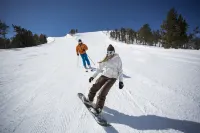Apartamentos Arinsal 3000 فنادق في La Cortinada