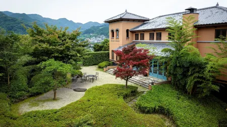 Hamilton Ureshino Отели рядом с достопримечательностью «嬉野温泉 湯けむり広場»