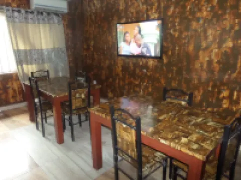 Terris Hotel and Suites โรงแรมในOjodu