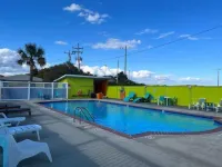 Swell Motel - Pools