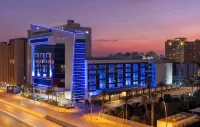 Radisson Blu Hotel and Convention Centre, Riyadh Minhal Hotel dekat Vlore