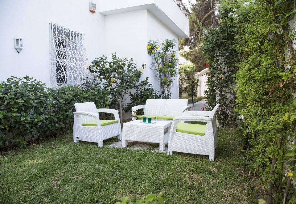 Hotel Villa Pieds Dans l'Eau, Exterior, Garden