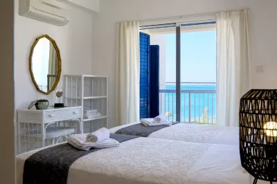 Phaedrus Living: Seaside Luxury Villa Anafi Hotels in der Nähe von Photo Studio Costa