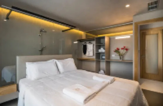 Icarus Hotel