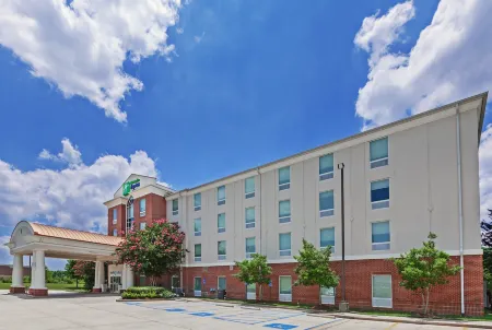 Holiday Inn Express & Suites Baton Rouge East Отели в г. Батон-Руж