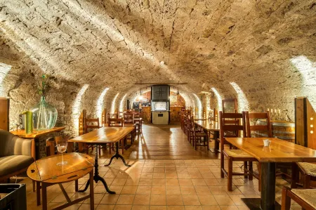 Hôtel la Croix Blanche Отели в г. Пейерн