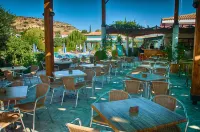 Hylatio Tourist Village - breakfast