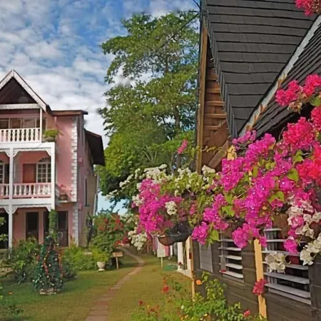 Secret Cabins at Firefly Beach