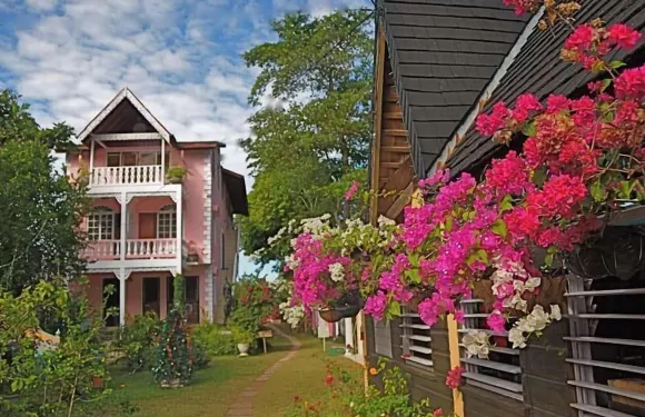 螢火蟲海灘祕密小屋酒店