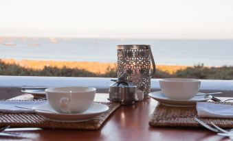 Abalone Hotel & Villa's