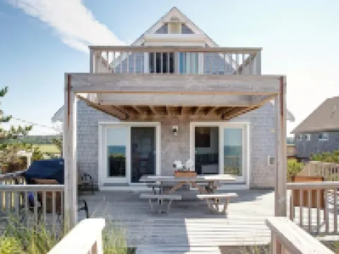 Oceanfront home on Private Beach! โรงแรมในSandwich