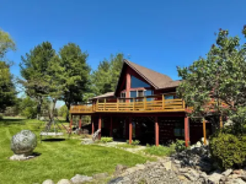 Lakefront 5BR,3bath, private lake,nature lovers dream, Big home near Frankenmuth