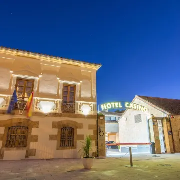 Hospedium Hotel Casino Del Tormes Отели рядом с достопримечательностью «Roman Bridge»