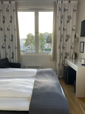 Gjestehuset Kristiansund Hoteles en 