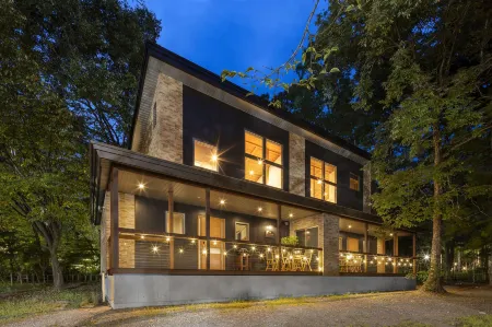 Phoenix Chalets by Hhg