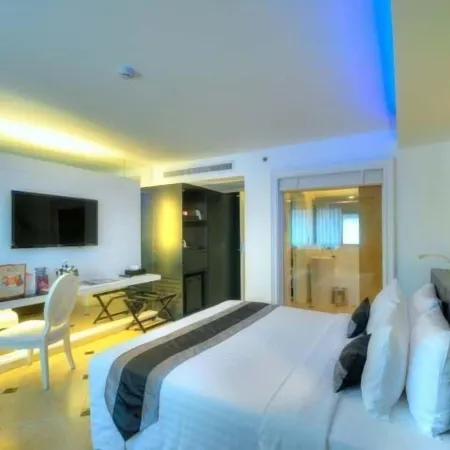Aspira Skyy Sukhumvit 1 Отели рядом с достопримечательностью «Пирс Witthayu»