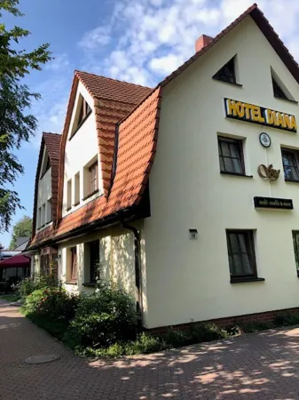 Hotel Diana Отели в г. Фалькензе