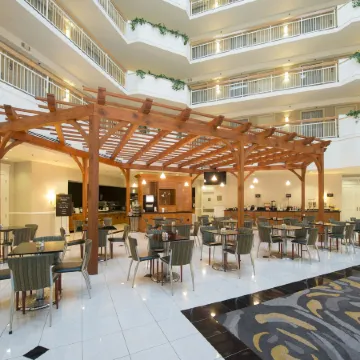 Embassy Suites by Hilton Newark Wilmington South