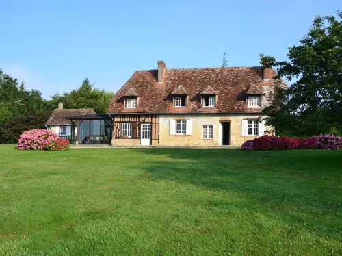 Maison D'hôtes La Bihorée Hôtels à : Saint-Aubin-de-Bonneval