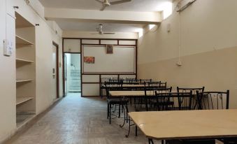 Hotel Leela Nikunj