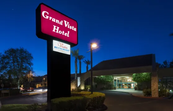 豪華維斯塔酒店