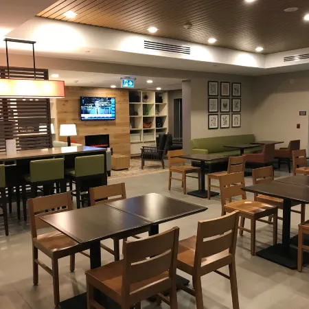 Country Inn & Suites by Radisson, Belleville, on