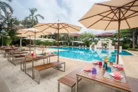 Maneechan Resort - Pool