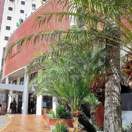 Seaflats Iate Plaza Hotel