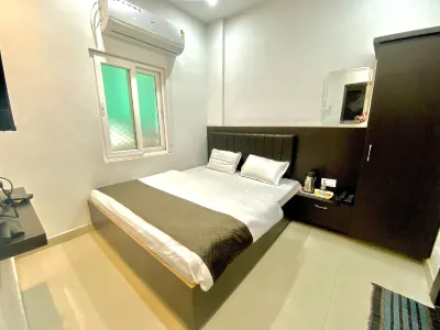 Butterfly Inn Hotels near Dashashwamedh Ghat