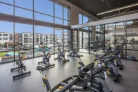 Global Luxury Suites in Menlo Park - Gym