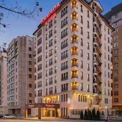 라마다 바이 윈덤 비슈케크 센터 Hotel Exterior