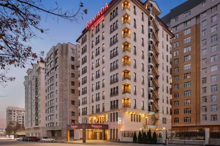 Отель Ramada by Wyndham Bishkek Centre Отели рядом с достопримечательностью «Каба уулу Кожомкул»
