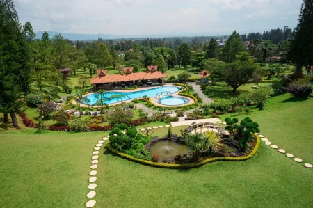 Sinabung Hills Berastagi Отели в г. Gundaling I