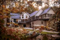 櫻桃山莊度假勝地 Treehouse Treats And treasures附近的飯店