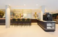 The Cornr Hotel - bar