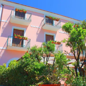 Hotel Pisacane Отели рядом с достопримечательностью «Пляж Фьюмичелло»