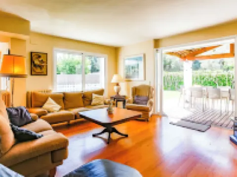 距錫切斯僅10分鐘，帶私人花園和泳池的房子 聖佩德羅-德里瓦斯酒店