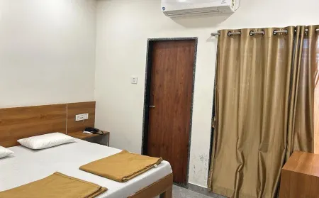 Hotel Ayodhya Bhwan Отели рядом с достопримечательностью «Нейджшвар Джйошерлинг темпл»