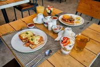 9 On Barrack - breakfast
