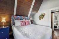Sunrise Oasis - Enjoy Lakefront Living