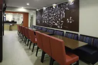 底特律坎頓TownePlace套房酒店 - 早餐
