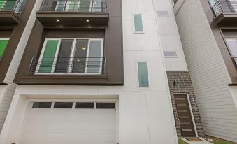 Newly Built Modern 3 Bedroom Houston Home