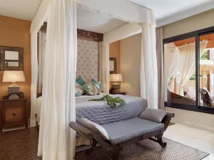 Royal Garden Villas, Luxury Hotel